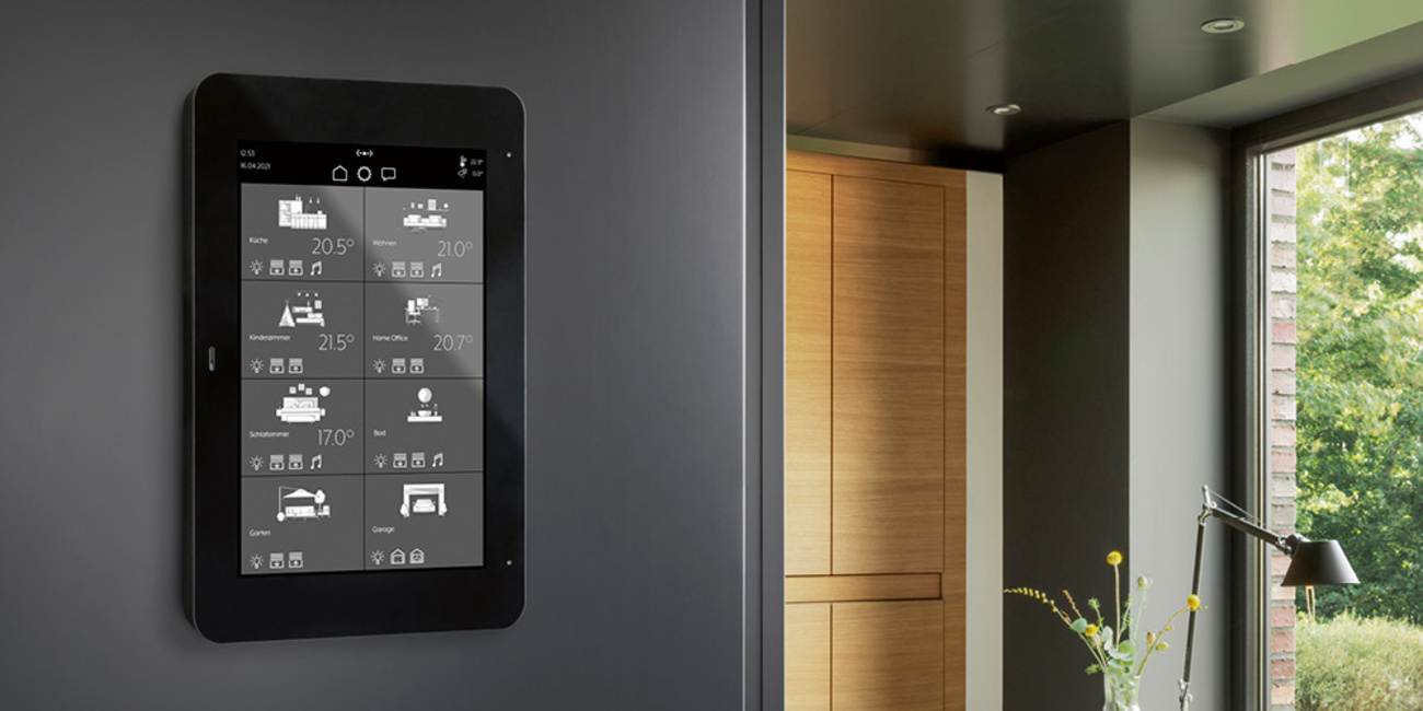 JUNG Smart Panel 8 bei Zaremba Elektro GmbH & Co.KG in Trautskirchen