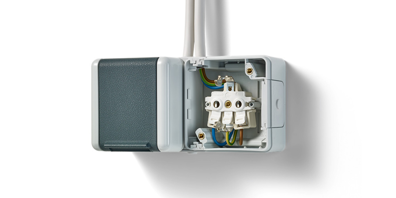Doppelsteckdose mit Trennsteg bei Zaremba Elektro GmbH & Co.KG in Trautskirchen