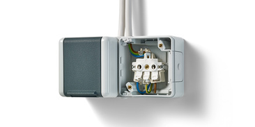 Doppelsteckdose mit Trennsteg bei Zaremba Elektro GmbH & Co.KG in Trautskirchen