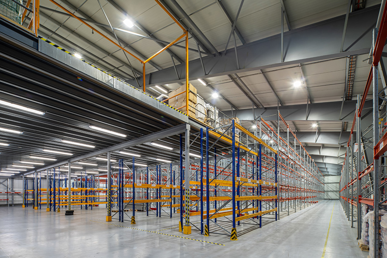 Industrie­beleuchtung bei Zaremba Elektro GmbH & Co.KG in Trautskirchen